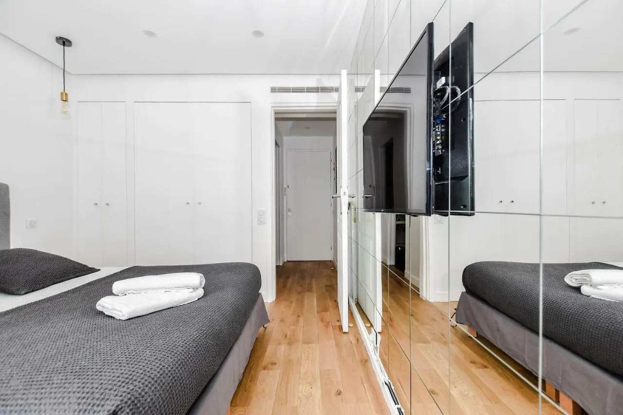 Luxe, Avenue Foch Apartment Paris